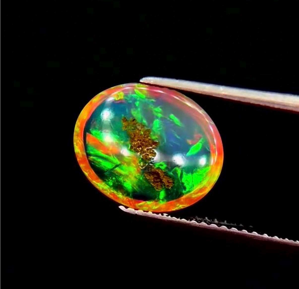 Natural 3.31cts Oval Cabochon-Cut 13x11x4.5mm Color-Play White Opal, untreated.